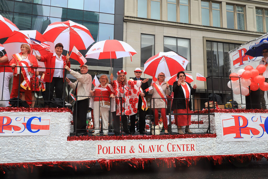 89. Parada Pułaskiego w Nowym Jorku – konsulat, unia kredytowa i samolot LOT-u