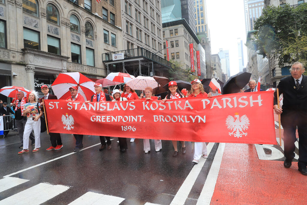 89. Parada Pułaskiego w Nowym Jorku – konsulat, unia kredytowa i samolot LOT-u