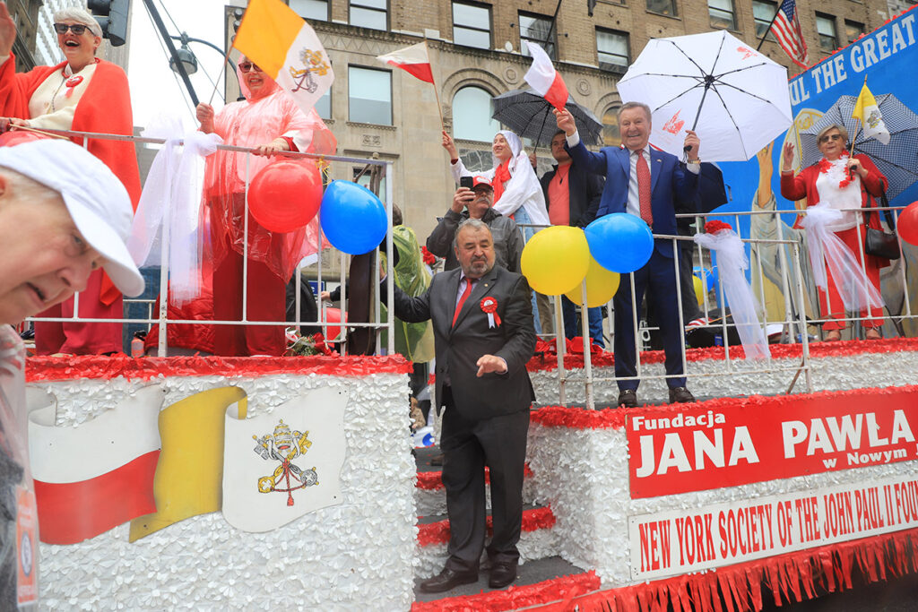 89. Parada Pułaskiego w Nowym Jorku – konsulat, unia kredytowa i samolot LOT-u