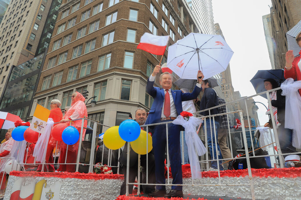 89. Parada Pułaskiego w Nowym Jorku – konsulat, unia kredytowa i samolot LOT-u