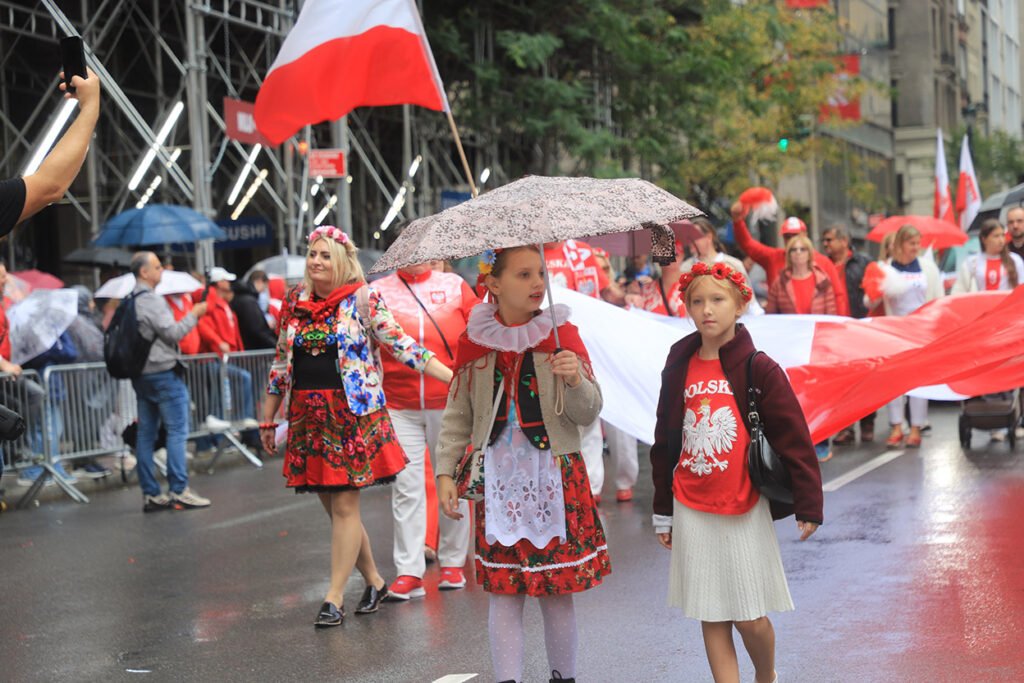 89. Parada Pułaskiego w Nowym Jorku – konsulat, unia kredytowa i samolot LOT-u