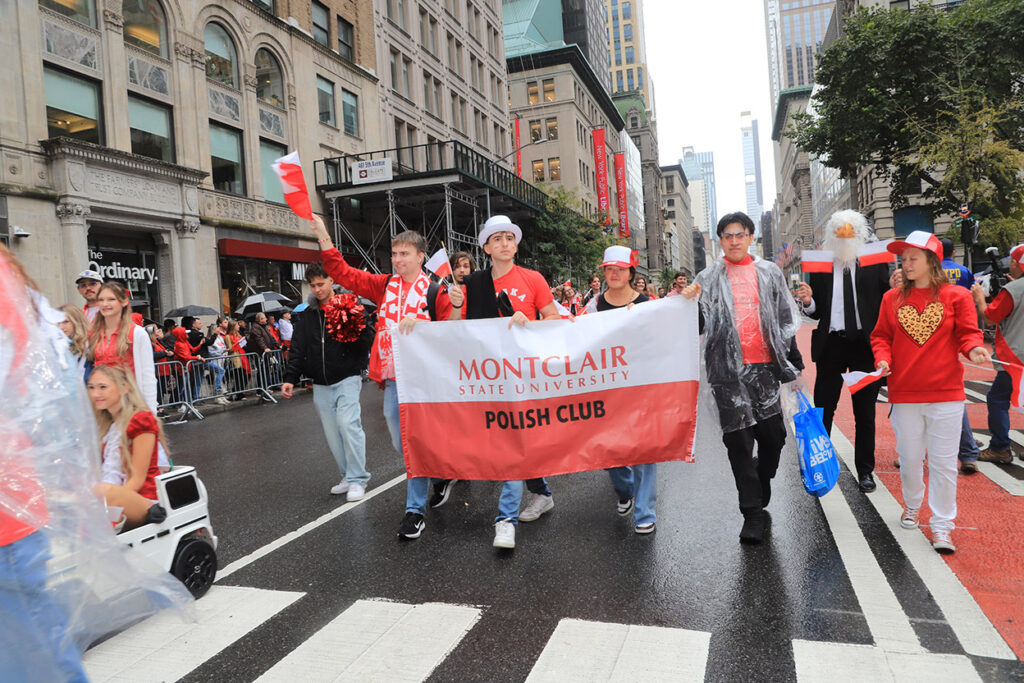 89. Parada Pułaskiego w Nowym Jorku – studenci, młodzież i Ridgewood