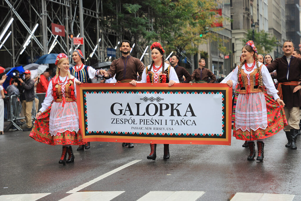 89. Parada Pułaskiego w Nowym Jorku – zespoły ludowe, Legia i Stamford
