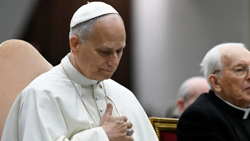 Pope leo praying gaza head