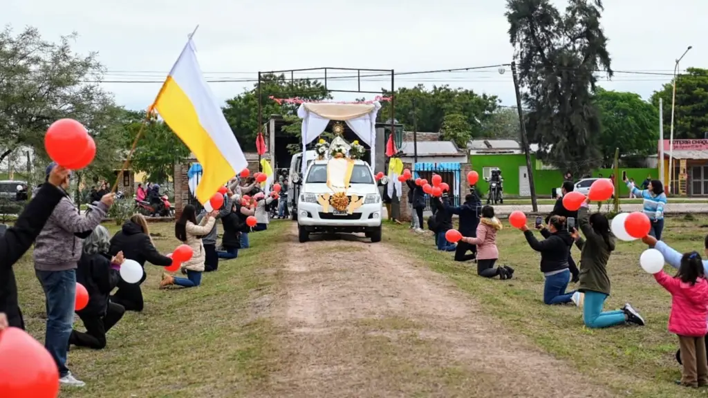 Pope mobile argentina visit head