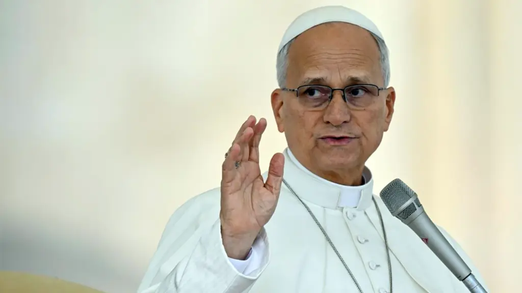Pope spain tragedy prayer head